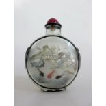 Große Snuffbottle, China, 19.Jh., farbloses Glas mit Innenmalerei, Landschaft und Fische,