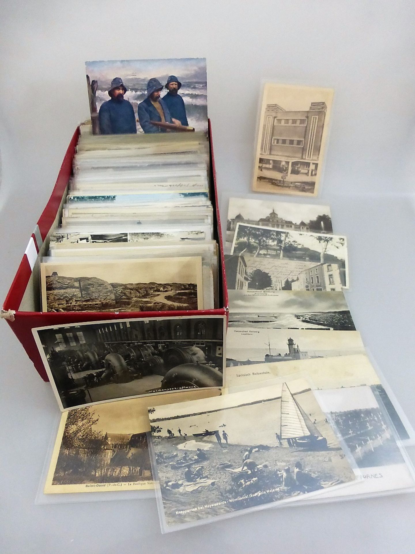 Sammlung Postkarten, über 380 Stück, darunter Topographie, Glückwunsch u. Künstlerkarten,