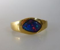 Armreif mit Opal, handgearbeiteter Armreif, Gelbgold 750, Opal (26mm x 16mm),