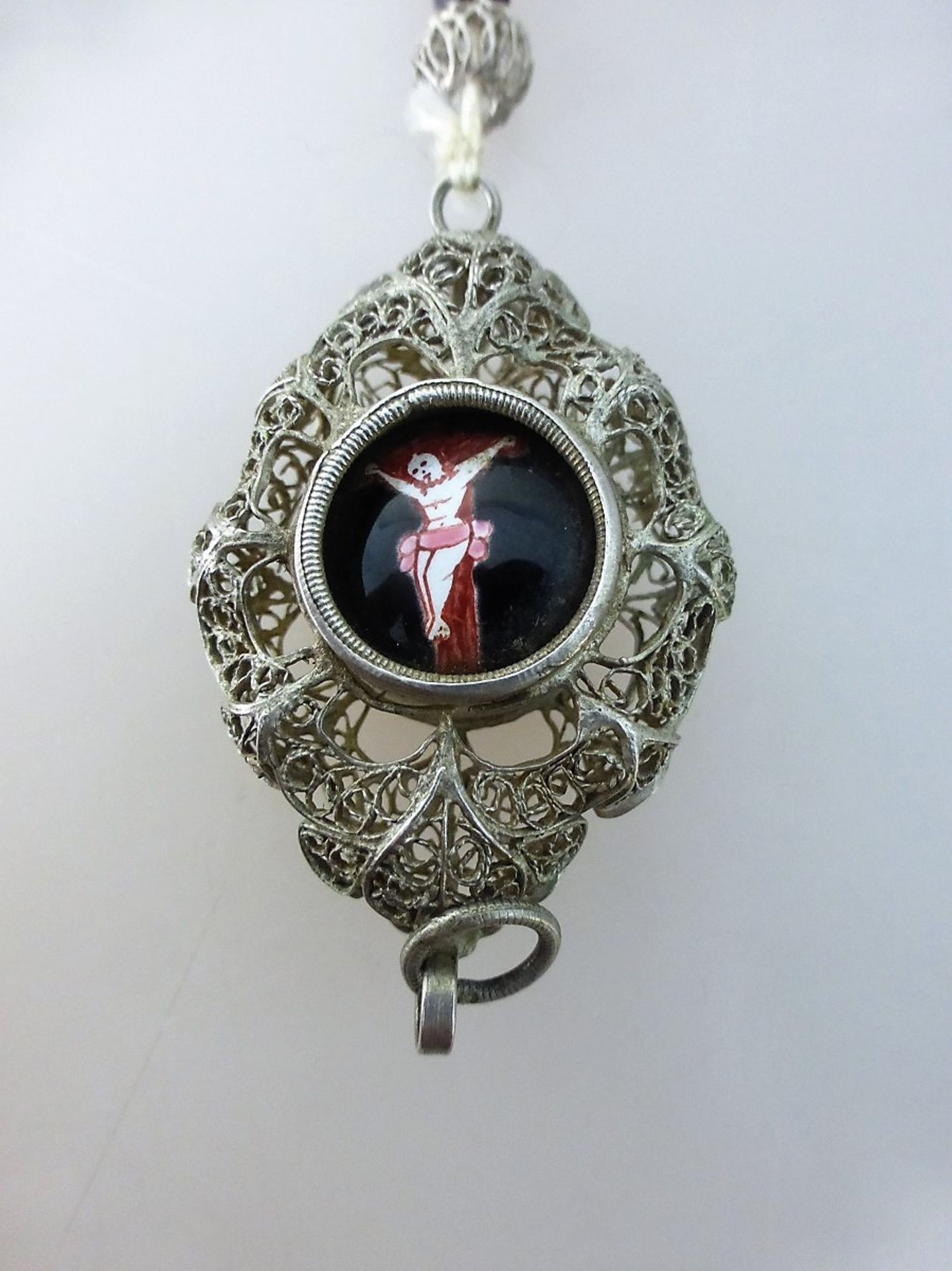 Rosenkranz, süddeutsch 19.Jh., rote facettierte Glasperlen mit Ave Maria Kugeln, - Bild 2 aus 2