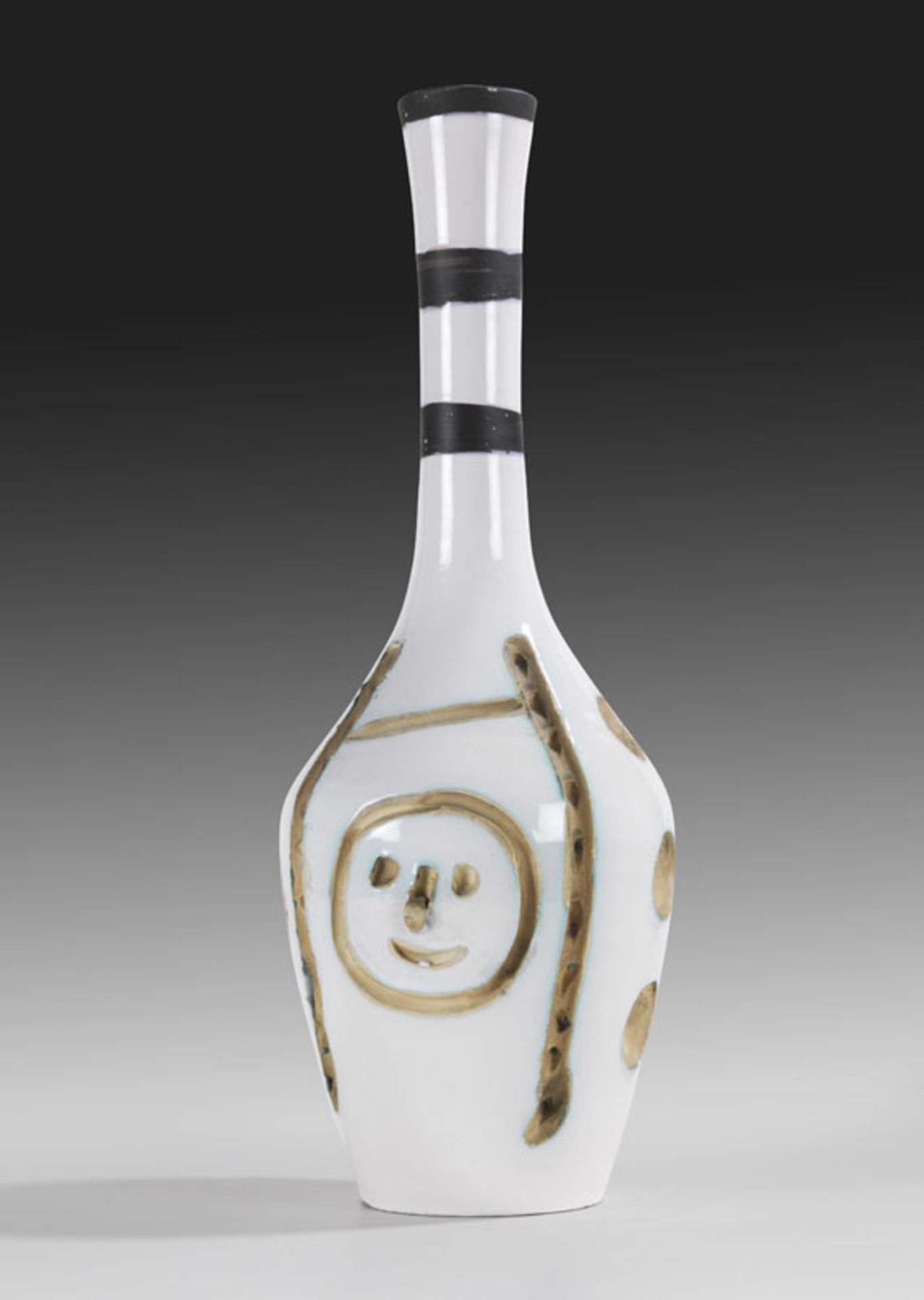 Pablo Picasso 1881 Malaga - 1973 Mougins Engraved bottle. 1954 . Keramik. Ton, weißer Scherben mit