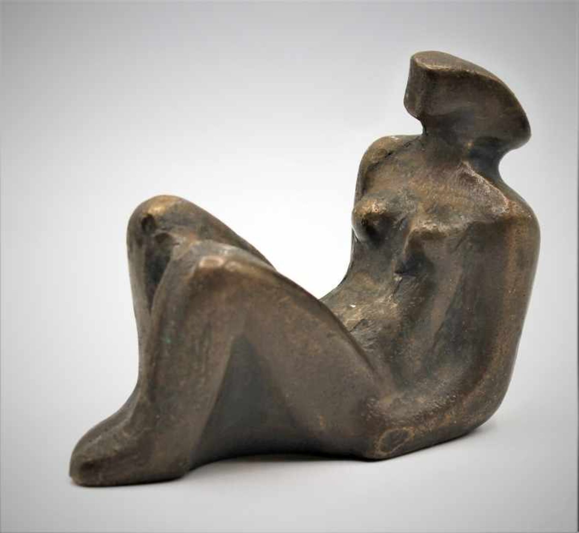Skulptur - Richard Triebe (1922 Briesen/Dux, Böhmen - 2012 Regensburg) "Hockender Frauenakt",