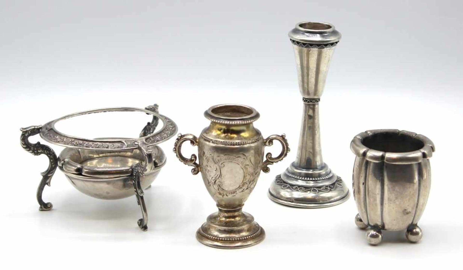 Lot Silber (XX.Jahrhundert) 1. Gewürzschälchen, Silber 800, ca. 55 Gramm 2.Kl. Silberschale mit