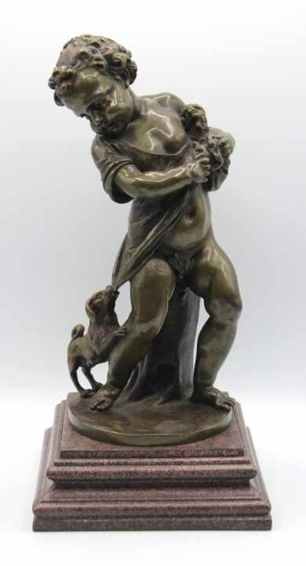 Figur - nach Claude Michel Clodion (1738 Nancy - 1814 Paris) "Knabe mit zwei Hunden", unsigniert,