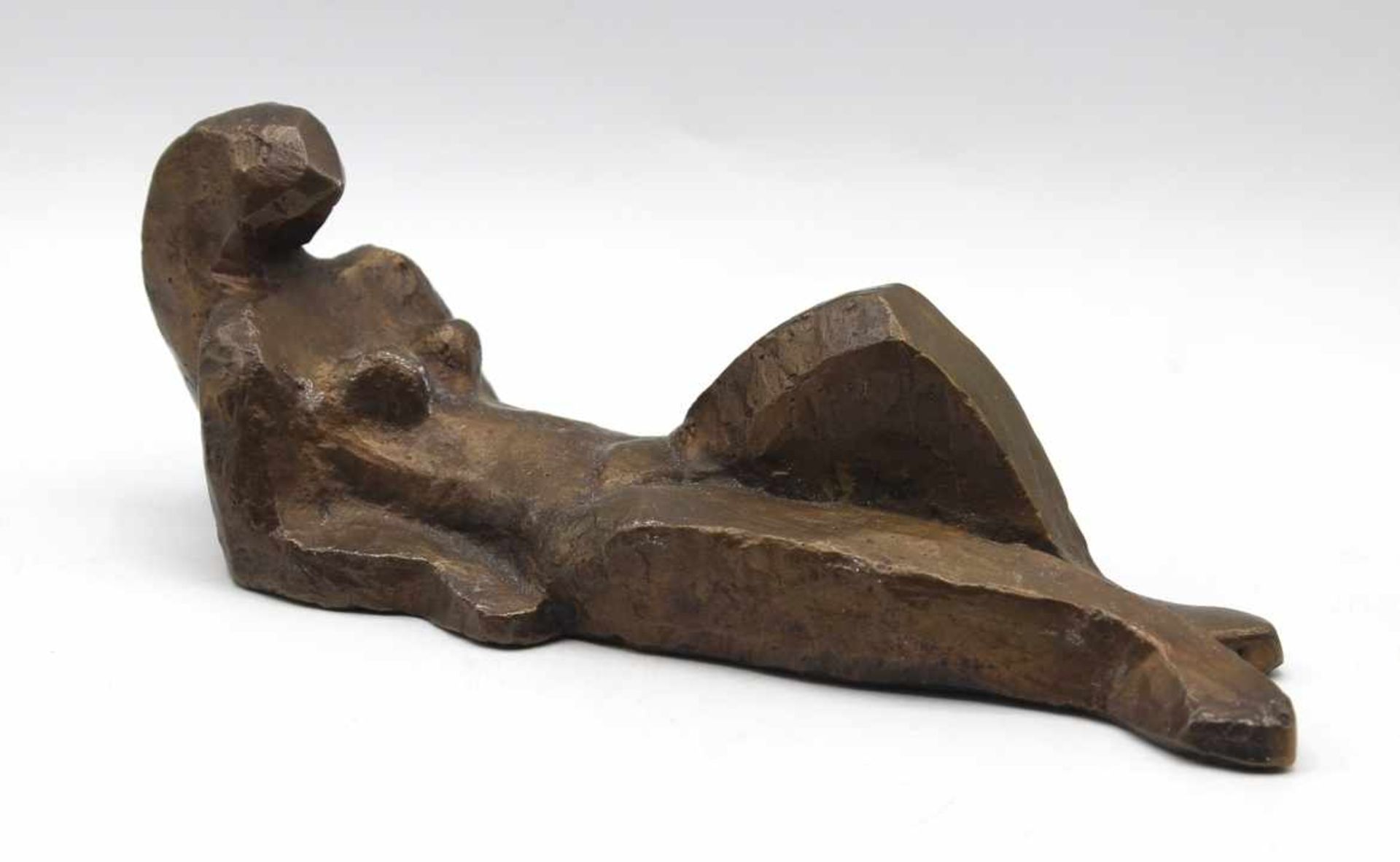 Skulptur - Richard Triebe (1922 Briesen/Dux, Böhmen - 2012 Regensburg) "Liegender Frauenakt",