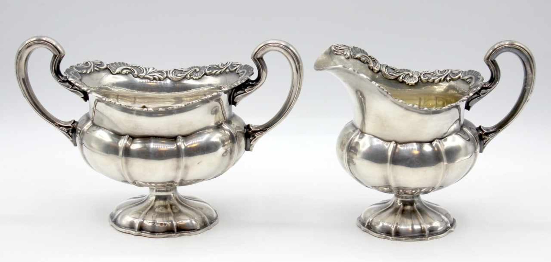 Zucker und Milch - wohl England um 1900 Sterling Silber, verziert mit Rocaillen und Blattwerk,