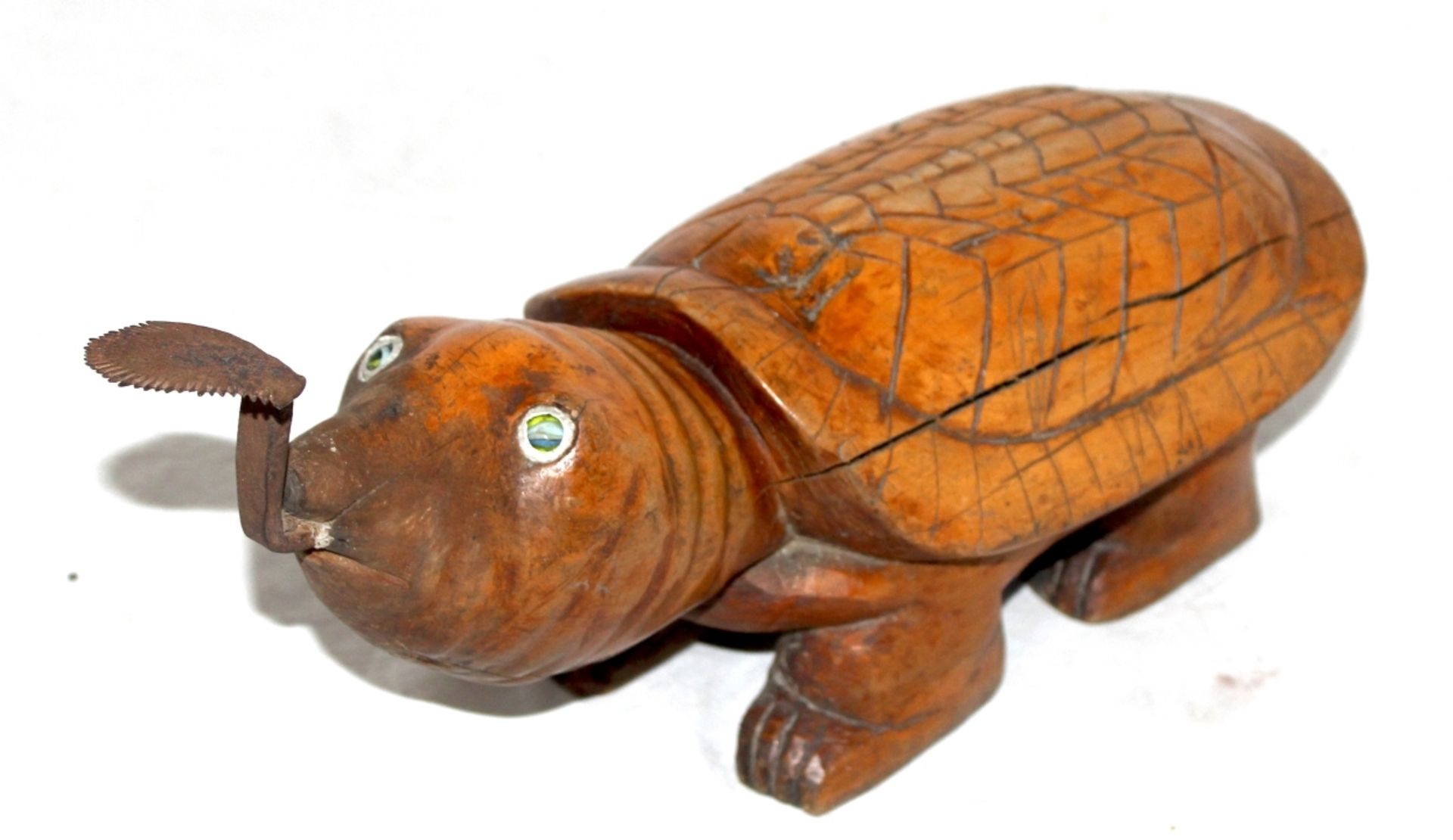 Figur - wohl Südostasien "Schildkröte", Holz geschnitzt, Glasaugen, am Kopfbereich