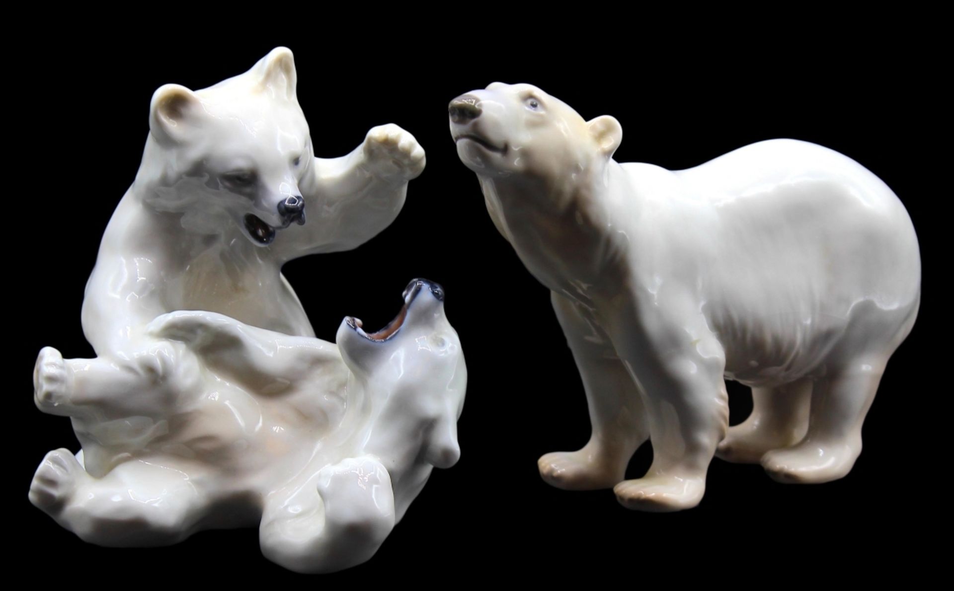 Paar Figuren - nach Entwurf von Knud Kyhn (1880-1969) und Niels Nielsen "Zwei spielende Eisbären und