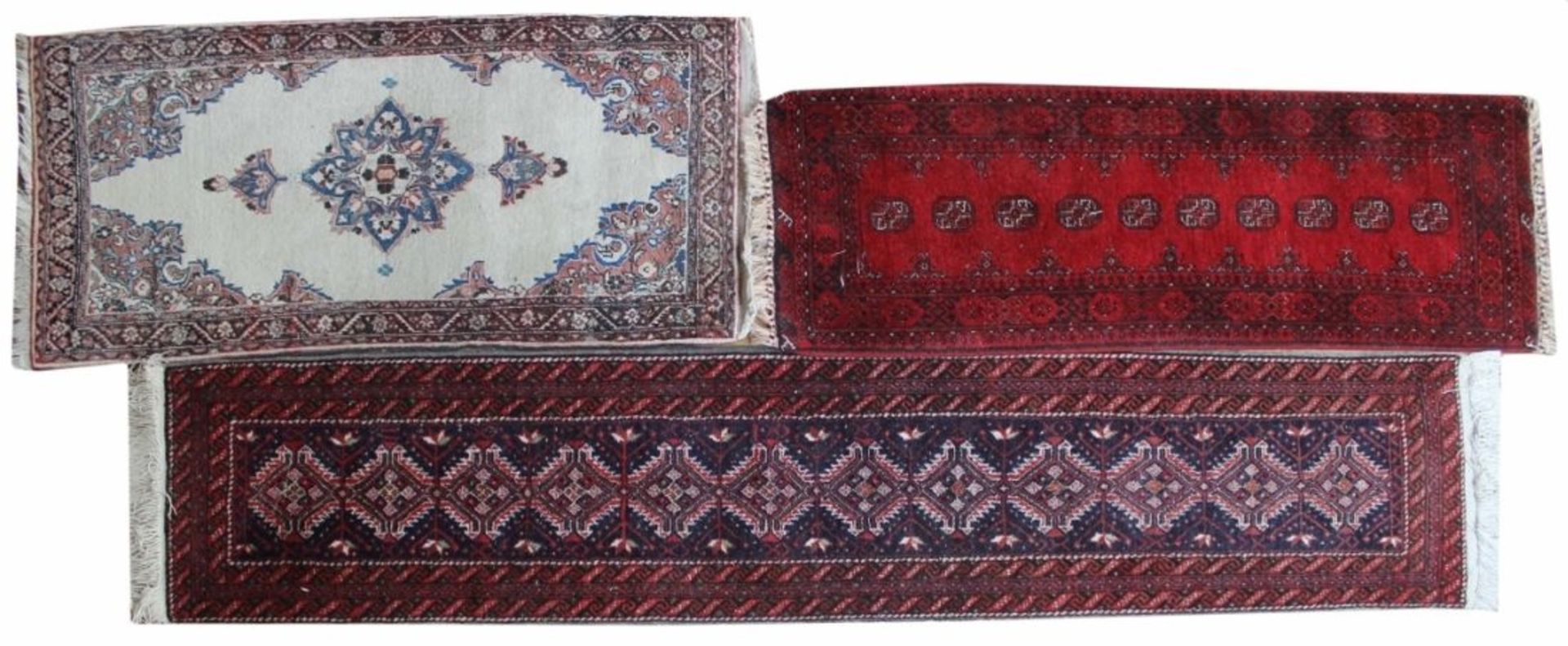 Lot von 3 Orientteppichen 1. Belutsch, Persien, schmale Galerie, Rauten auf rotem Grund, breite