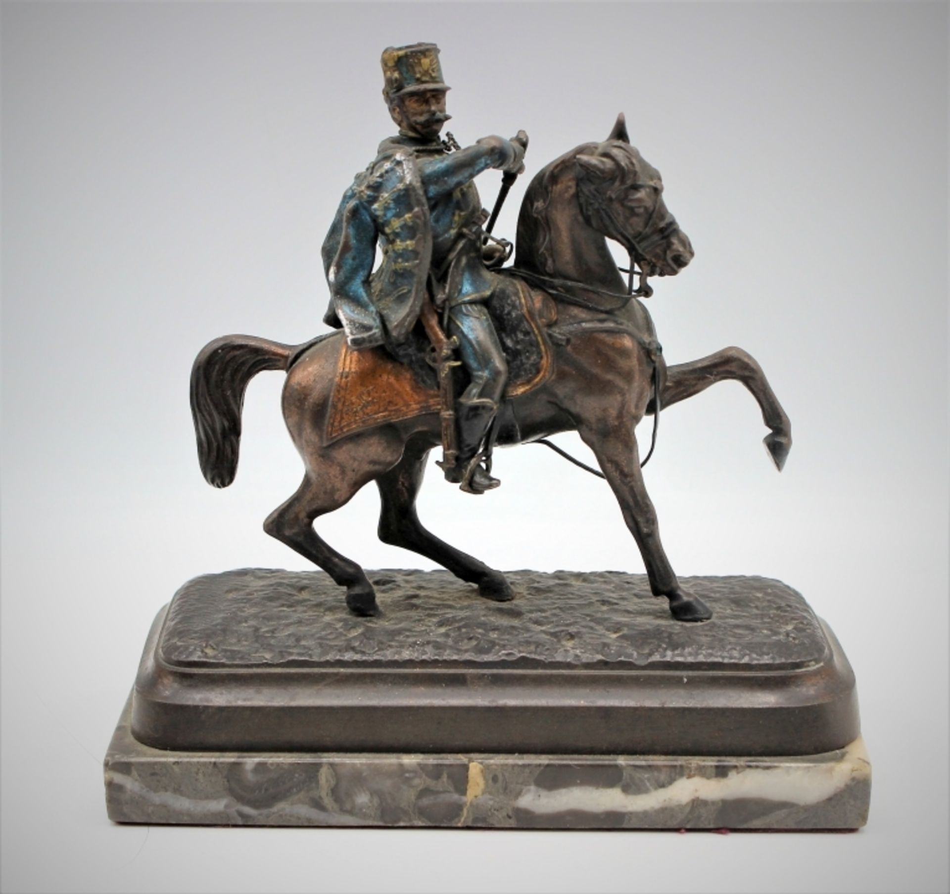 Figur - 19.Jahrhundert "Berittener Soldat", Bronze, teilweise koloriert, Sockel beschriftet: