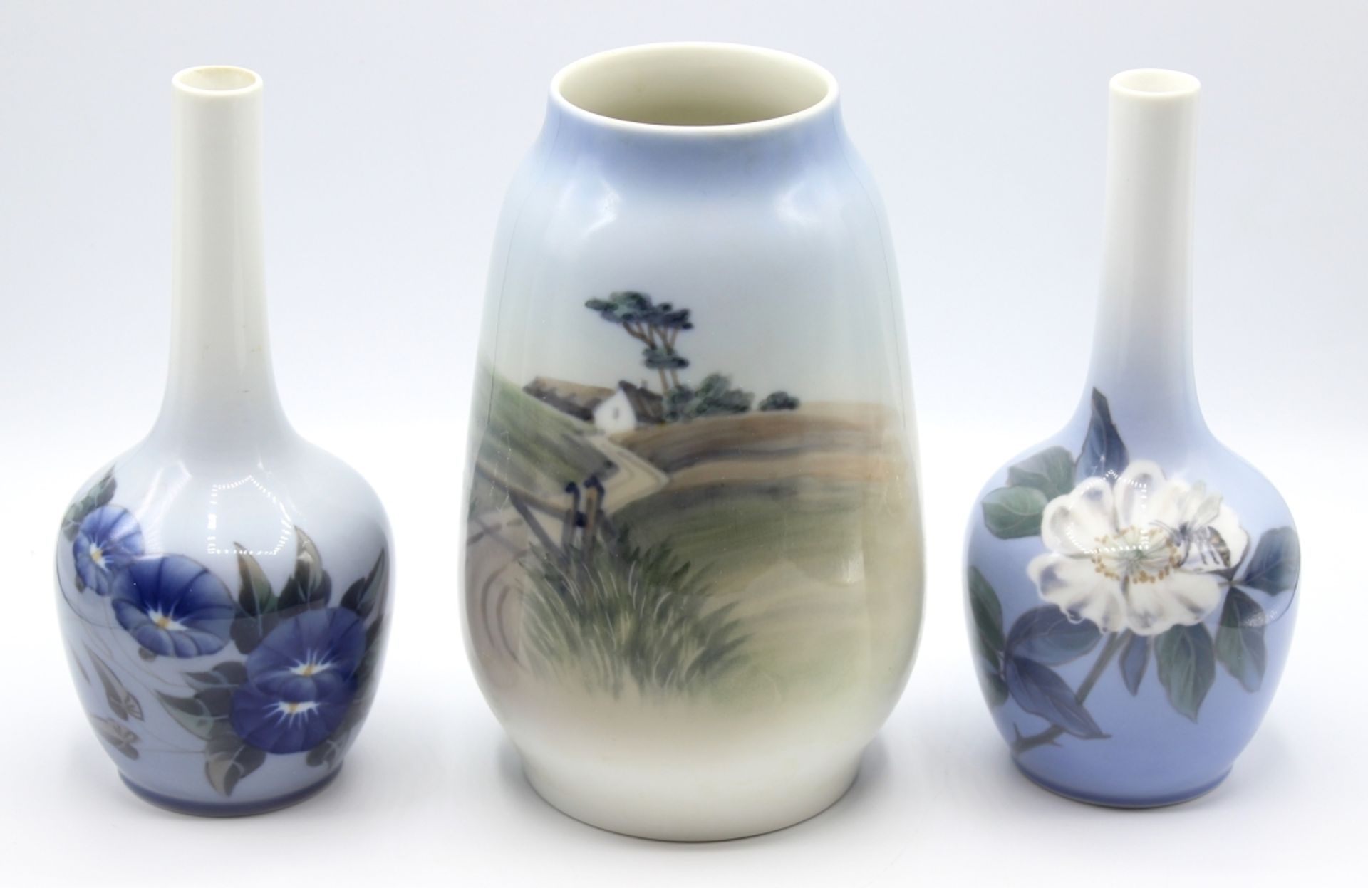 Drei Vasen - Marke Royal Copenhagen Denmark Porzellan bunt staffiert, Höhe ca. 20 cm, 3 Stück