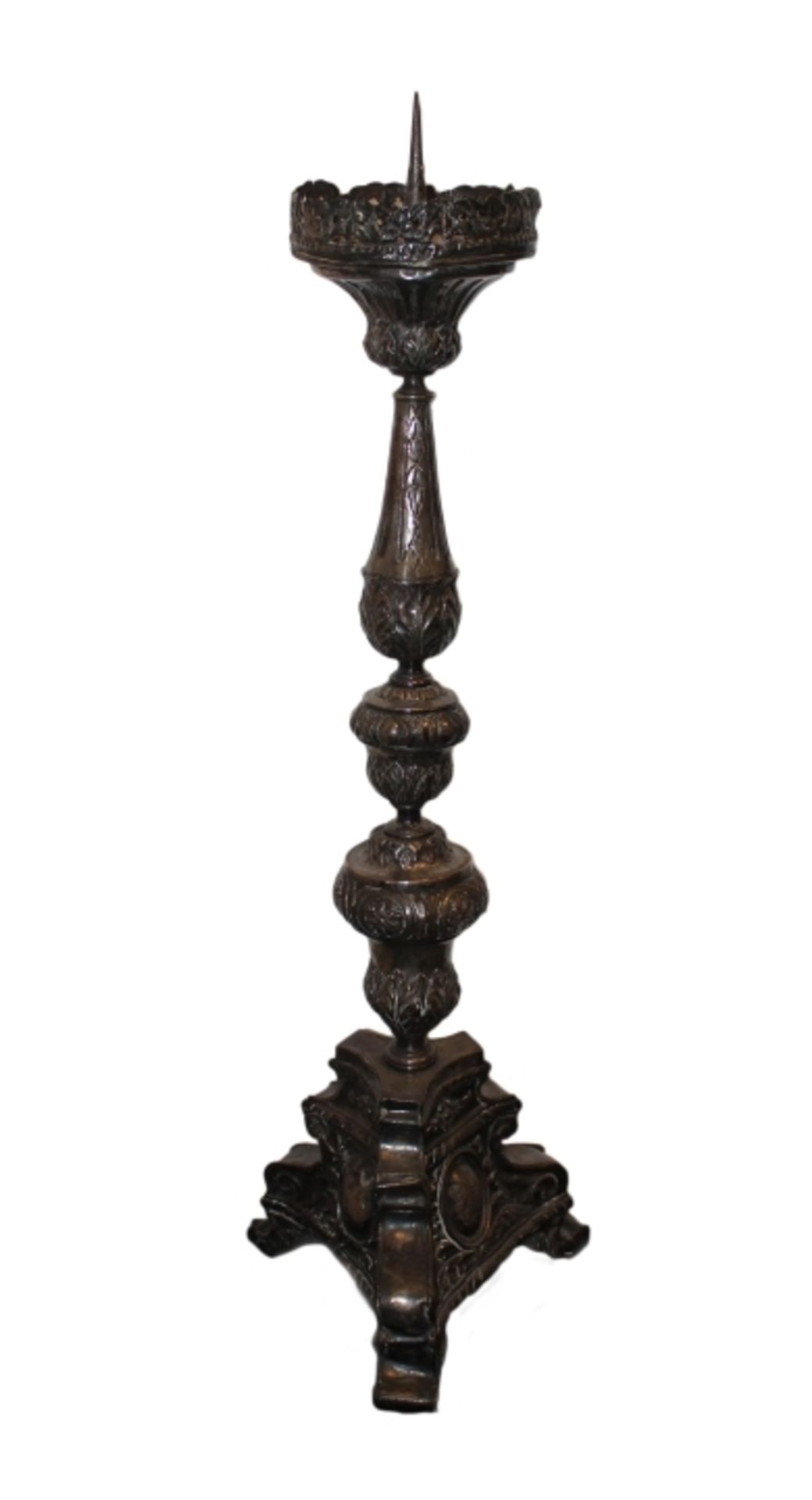 Großer Kerzenleuchter - 18. Jahrhundert Kupfer versilbert, reich verziert mit Blattwerk,