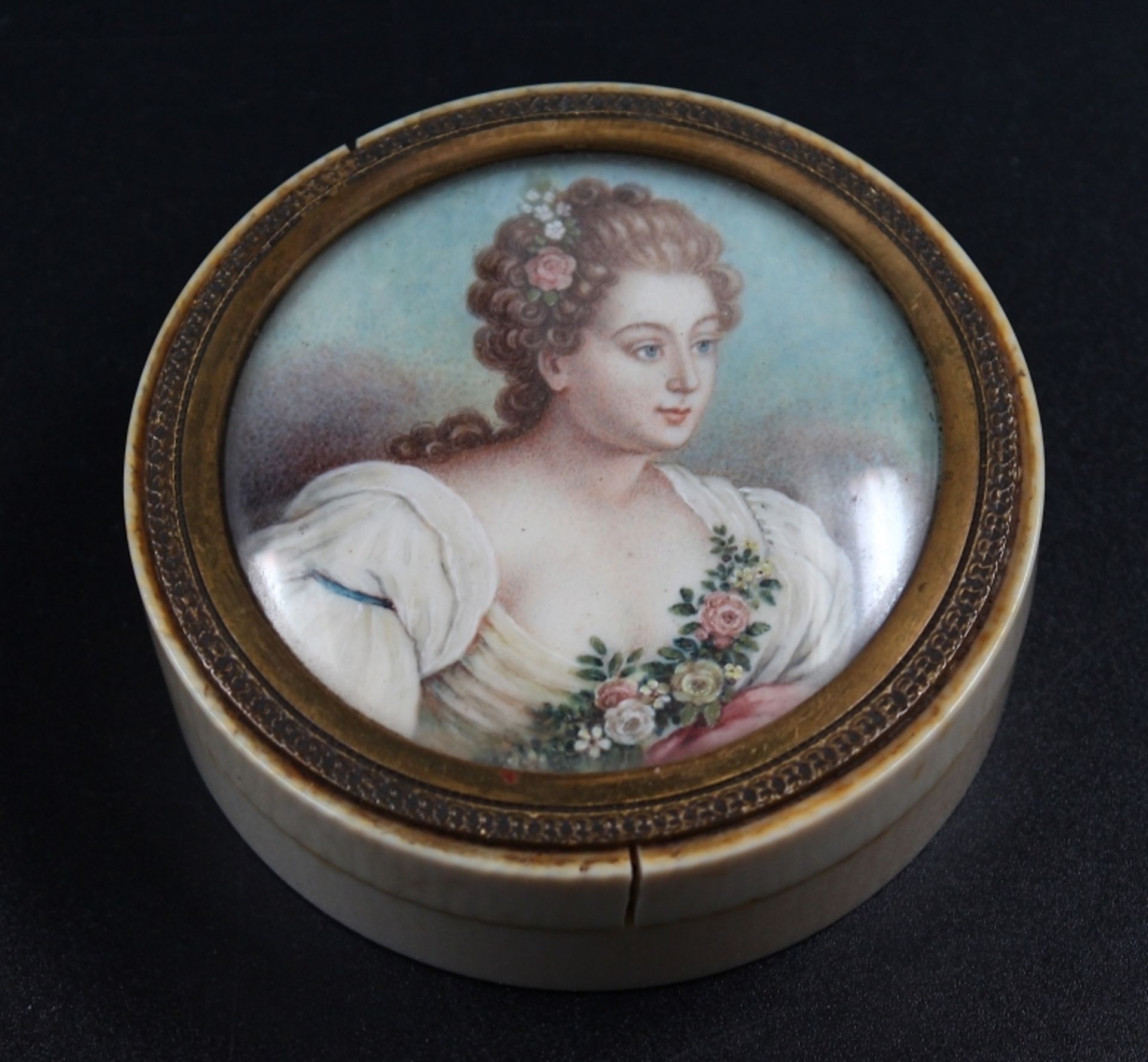 Miniaturdose - wohl Frankreich 19. Jahrhundert "Bildnis der Madame de Parabère", runde Beindose