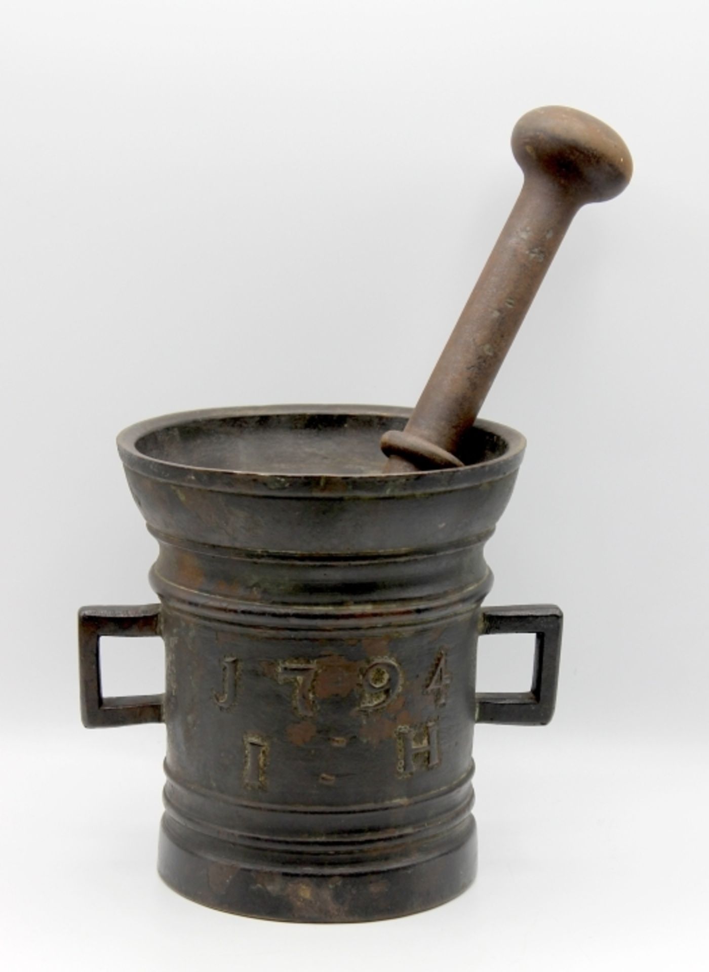 Schwerer Mörser - Ende 18.Jahrhundert Bronze, monogrammiert I:H, datiert 1794, Wandung mehrfach