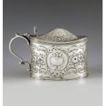 Charles Stuart Harris, London 1900, a Victorian silver mustard pot, straight sided oval boat form, e