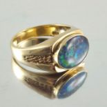A gents 10 carat gold fire opal ring