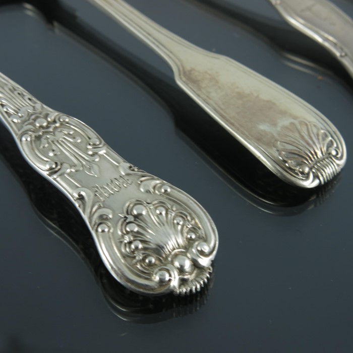 Six George IV and Victorian silver salt spoons - Image 3 of 3