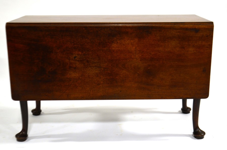 A George II mahogany drop leaf table - Image 3 of 3