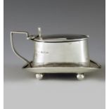 Finnigans Ltd, Birmingham 1920, a George V novelty silver mustard pot, in the form of a top hat, gla