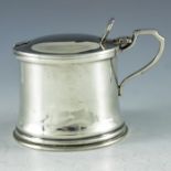 Robert Pringle, Chester 1918, a George V silver mustard pot,
