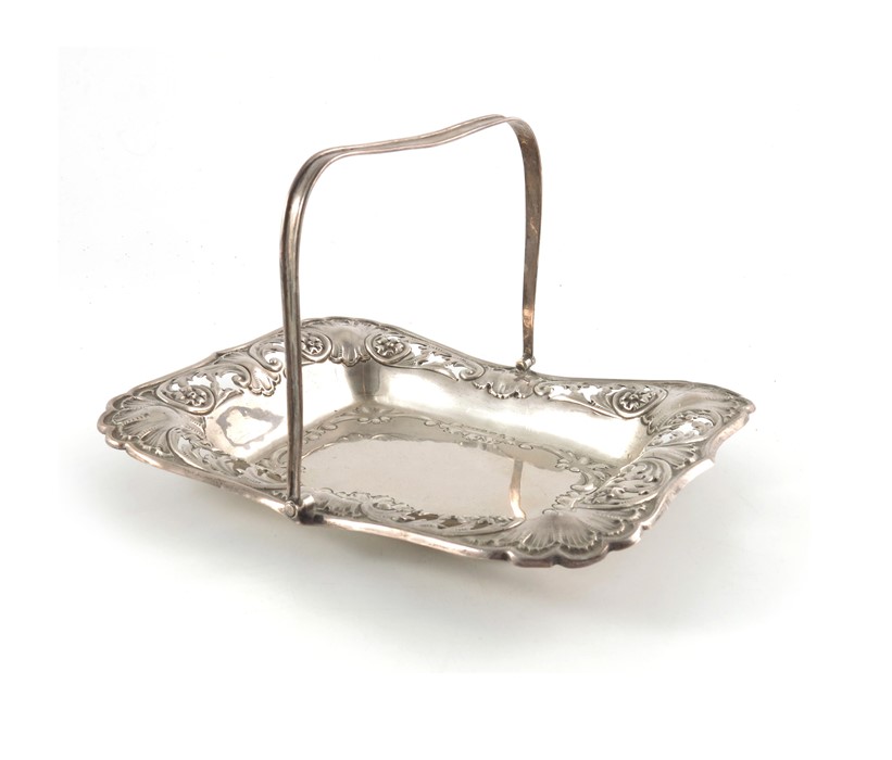 An Edwardian silver basket, Charles Westwood & Sons, Birmingham 1907, rectangular form with pierced