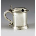 Carrington and Co. London 1902, an Edwardian silver mustard pot, cylindrical lidded mug form, cushio