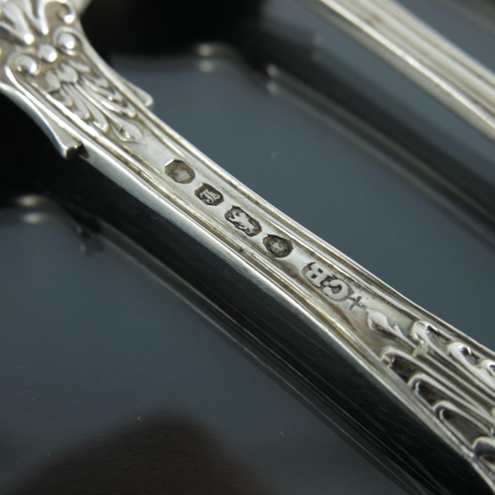 Six George IV and Victorian silver salt spoons - Image 2 of 3