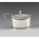 Robert Pringle, Chester 1918, a George V silver mustard pot, flared cylinder form, reeded foot and d
