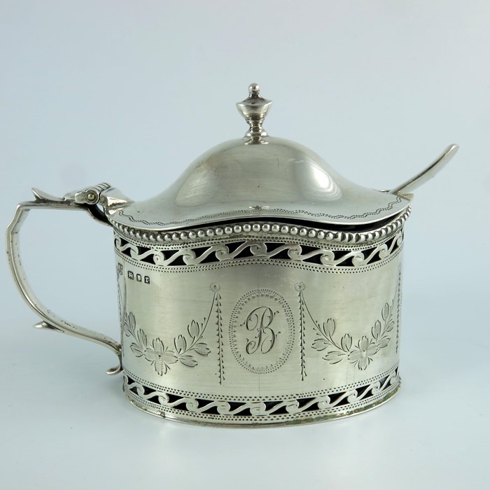 A George V silver double cruet, William Comyns - Image 3 of 4