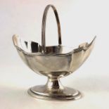 An Edwardian silver swing handle sugar basket, Thomas Bradbury and Sons