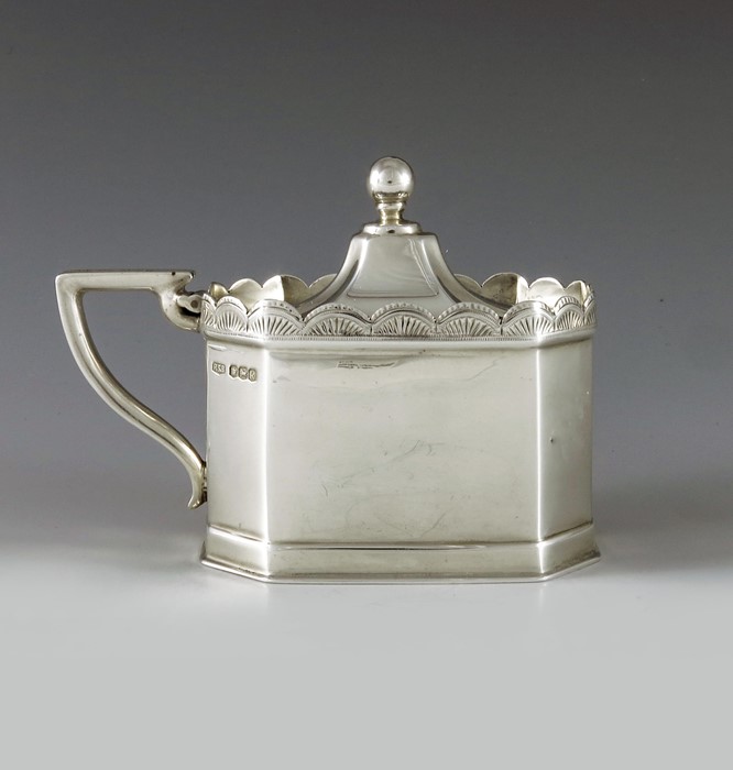 Roberts and Belk, Sheffield 1927, a George V silver mustard pot, elongated octagonal section, with b