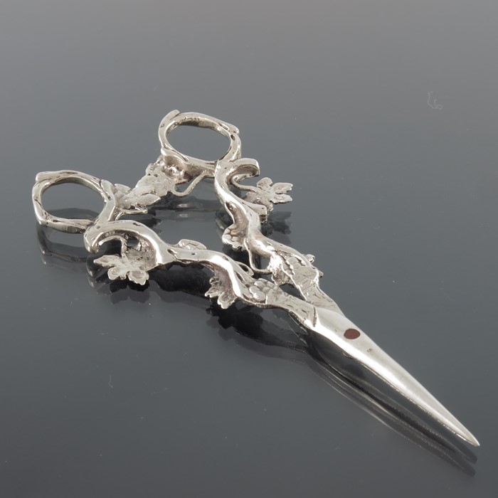 A pair of American silver grape scissor - Bild 4 aus 5