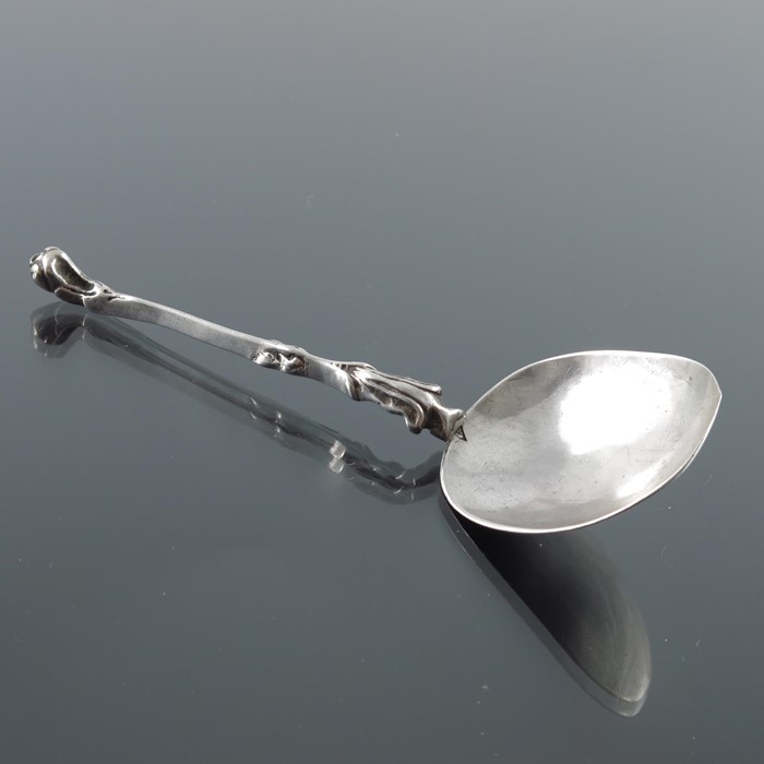 A 17th century Dutch silver auricular style spoon, Arent Hammink, Groningen 1676 - Image 2 of 8