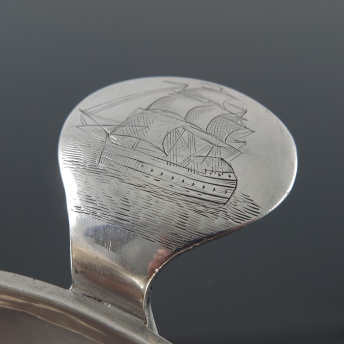 An 18th century Dutch silver porringer, Amsterdam circa 1768 - Image 4 of 5