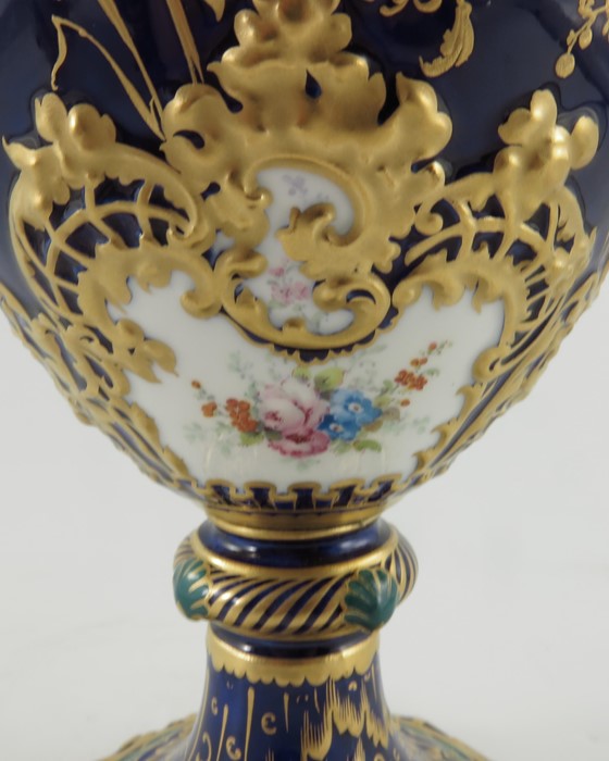 A large Royal Crown Derby pedestal vase - Image 14 of 22