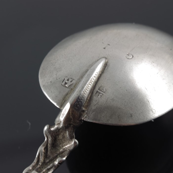 A 17th century Dutch silver auricular style spoon, Arent Hammink, Groningen 1676 - Image 5 of 8