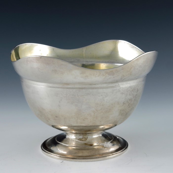 An Imperial Russian silver bowl, assay master Alexander Yashinkov, St Petersburg 1801 - Image 3 of 4