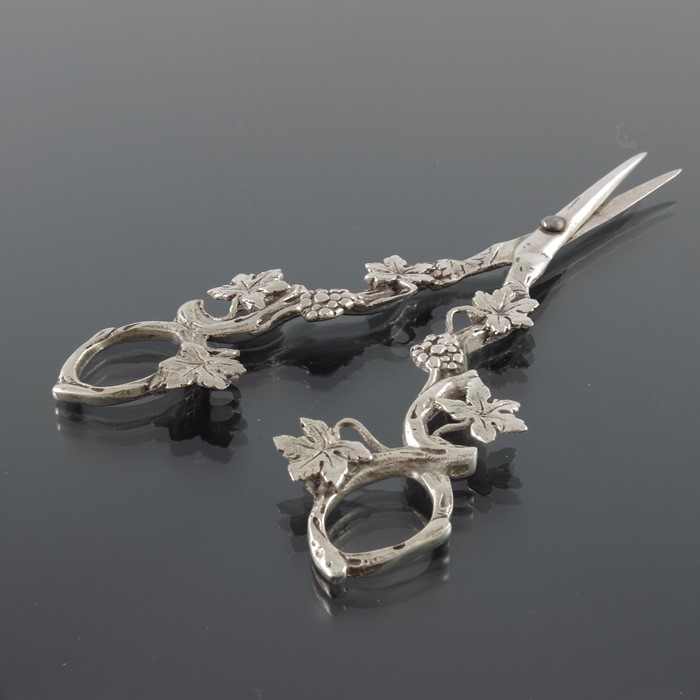 A pair of American silver grape scissor - Bild 3 aus 5