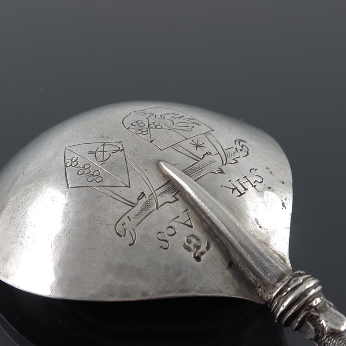 A 17th century Dutch silver spoon, Gerrit Hendricks, Bolsward circa 1620 - Image 4 of 7