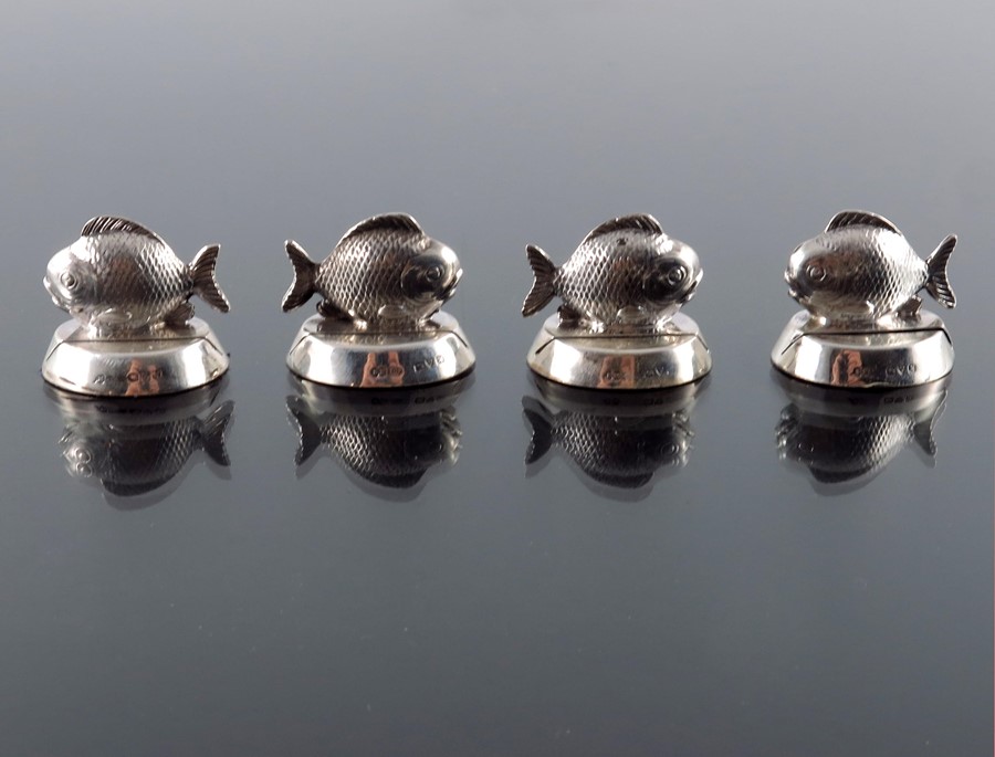 A set of four George V novelty silver menu holders, Sampson Mordan - Bild 2 aus 5