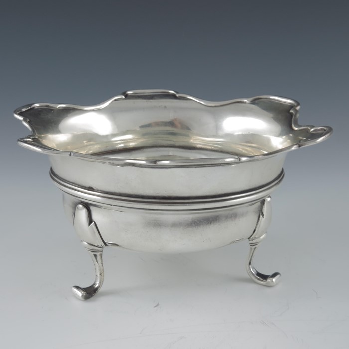 An 18th century Dutch silver bowl, Gregorius van der Troon II, The Hague circa 1770 - Image 3 of 4