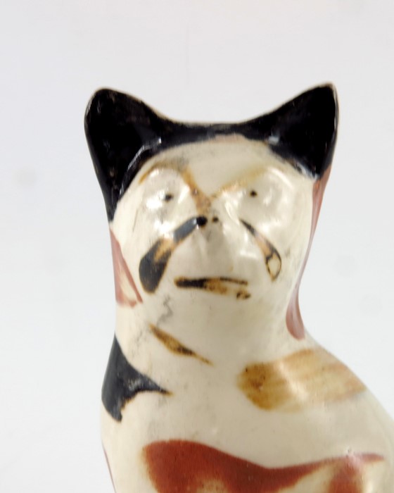 A Bovey Tracey figure of a cat - Image 5 of 6
