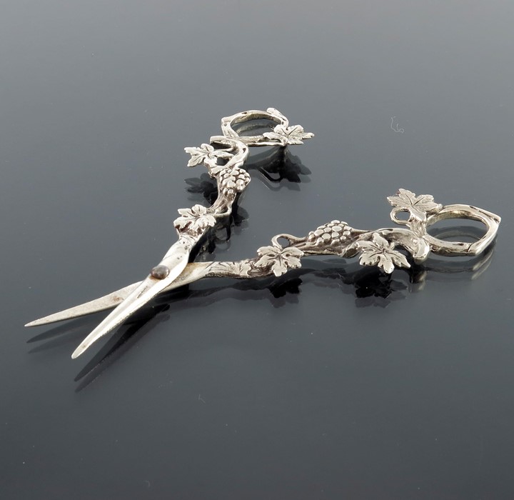 A pair of American silver grape scissor