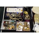 Costume jewellery and miscellaneous effects.