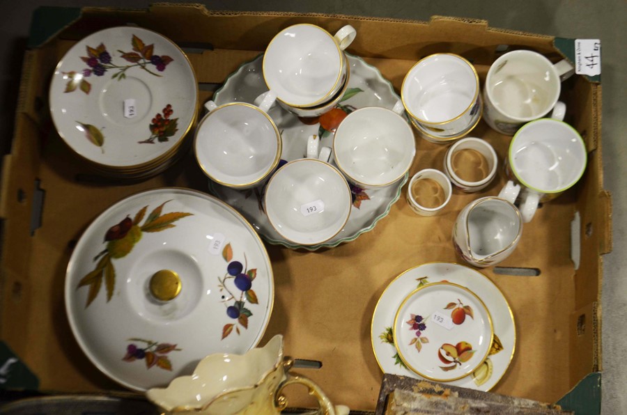 Evesham pattern tea and dinner wares, and a large - Image 3 of 8