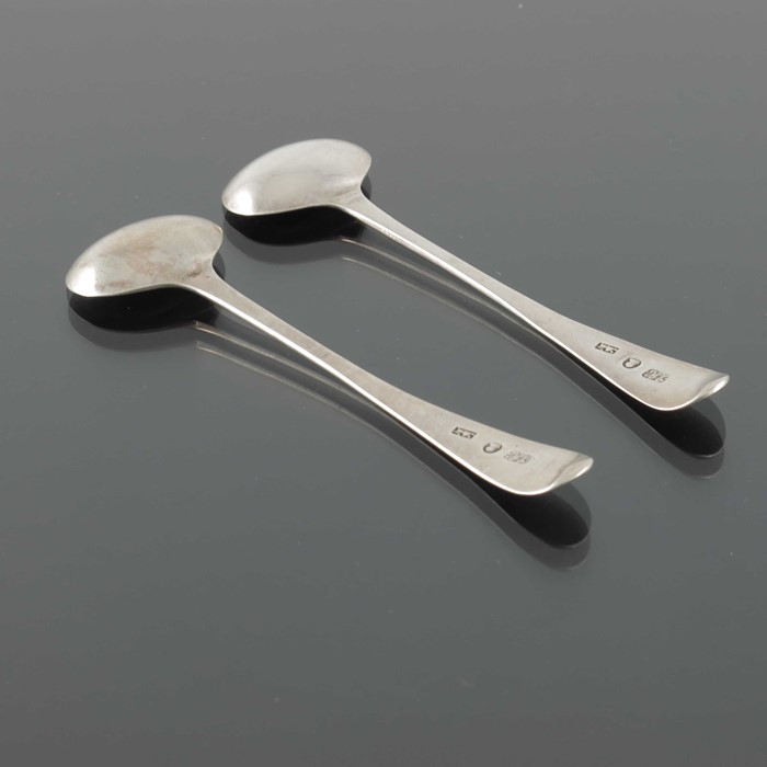 A pair of George III English Provincial silver salt spoons - Image 3 of 3