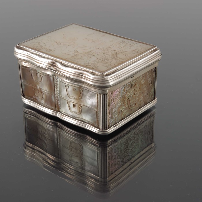 A Louis XV silver and mother of pearl snuff box, discharge mark Paris circa 1750 - Image 8 of 9