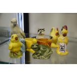 A Wade model of a yellow chick, a pair of Wade cru