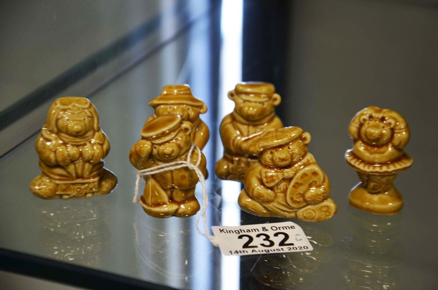 Set of 6 Wade of England Whimsies, Bear Ambitions