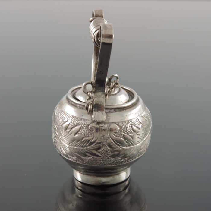 A Chinese export novelty silver miniature kettle - Image 3 of 5